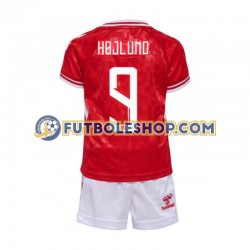 Primera Equipación del Dinamarca Hojlund 9 Euro 2024 Manga Corta para Niño (Camiseta y pantalón) Primera Equipación del Dinamarca Hojlund 9 Euro 2024 Manga Corta para Niño (Camiseta y pantalón)