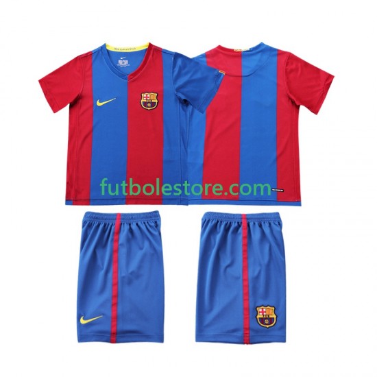 Primera Equipación del FC Barcelona Retro 2006 2007 Manga Corta para Niño (Camiseta y pantalón) Primera Equipación del FC Barcelona Retro 2006 2007 Manga Corta para Niño (Camiseta y pantalón)