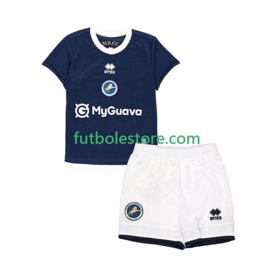 Primera Equipación del Millwall 2025-2026 Manga Corta para Niño (Camiseta y pantalón) Primera Equipación del Millwall 2025-2026 Manga Corta para Niño (Camiseta y pantalón)