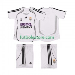 Primera Equipación del Real Madrid Retro 2006 2007 Manga Corta para Niño (Camiseta y pantalón)