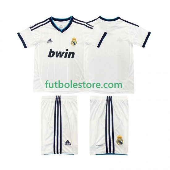 Primera Equipación del Real Madrid Retro 2012 2013 Manga Corta para Niño (Camiseta y pantalón) Primera Equipación del Real Madrid Retro 2012 2013 Manga Corta para Niño (Camiseta y pantalón)