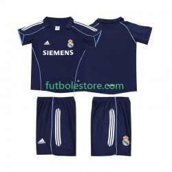 Segunda Equipación del Real Madrid Retro 2005 2006 Manga Corta para Niño (Camiseta y pantalón)
