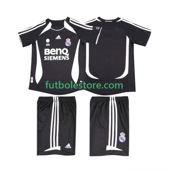 Segunda Equipación del Real Madrid Retro 2006 2007 Manga Corta para Niño (Camiseta y pantalón) Segunda Equipación del Real Madrid Retro 2006 2007 Manga Corta para Niño (Camiseta y pantalón)