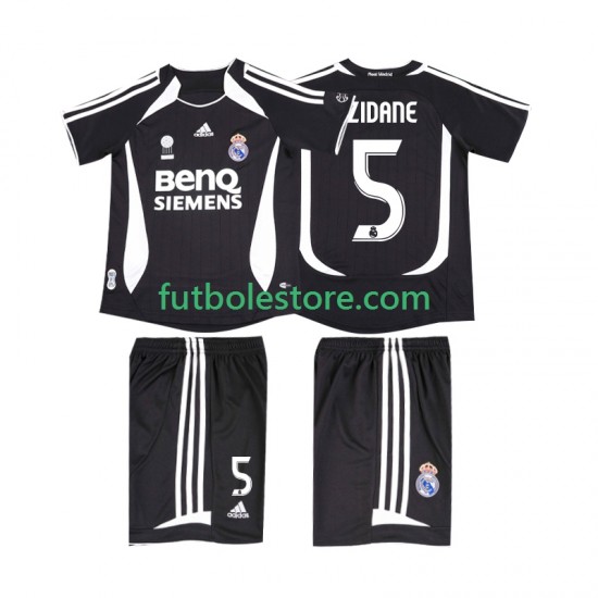 Segunda Equipación del Real Madrid ZIDANE 5 Retro 2006 2007 Manga Corta para Niño (Camiseta y pantalón) Segunda Equipación del Real Madrid ZIDANE 5 Retro 2006 2007 Manga Corta para Niño (Camiseta y pantalón)